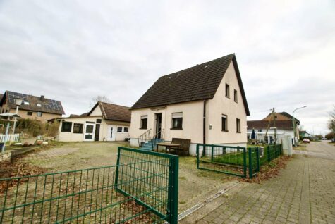 Vettweiß- Gladbach, renovierungsbedürftiges Einfamilienhaus, großes Nebengebäude , Garage, Garten, 52391 Vettweiß- Gladbach, Einfamilienhaus