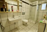 Brühl, Wohnhaus + 3 Monteurzimmer + 1 Apartment + 1 Kiosk - Badezimmer, AnbauMonteurzimmer