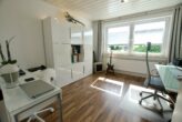 Reserviert, Erftstadt-Gymnich, Bungalow mit versetzten Wohnebenen, umfangreich modernisiert - Büro, Schlafzimmer