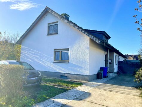 Erftstadt- Liblar, Ein- /Zweifamilienhaus nebst Anbau und Doppelgarage in bester Wohnlage, 50374 Erftstadt, Einfamilienhaus